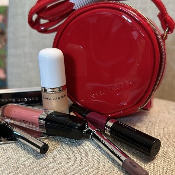 β¨π Marc Jacobs Red Patent Leather Red Crossbody & Make Up Bundle Set; New! πβ¨ - Picture 4 of 11